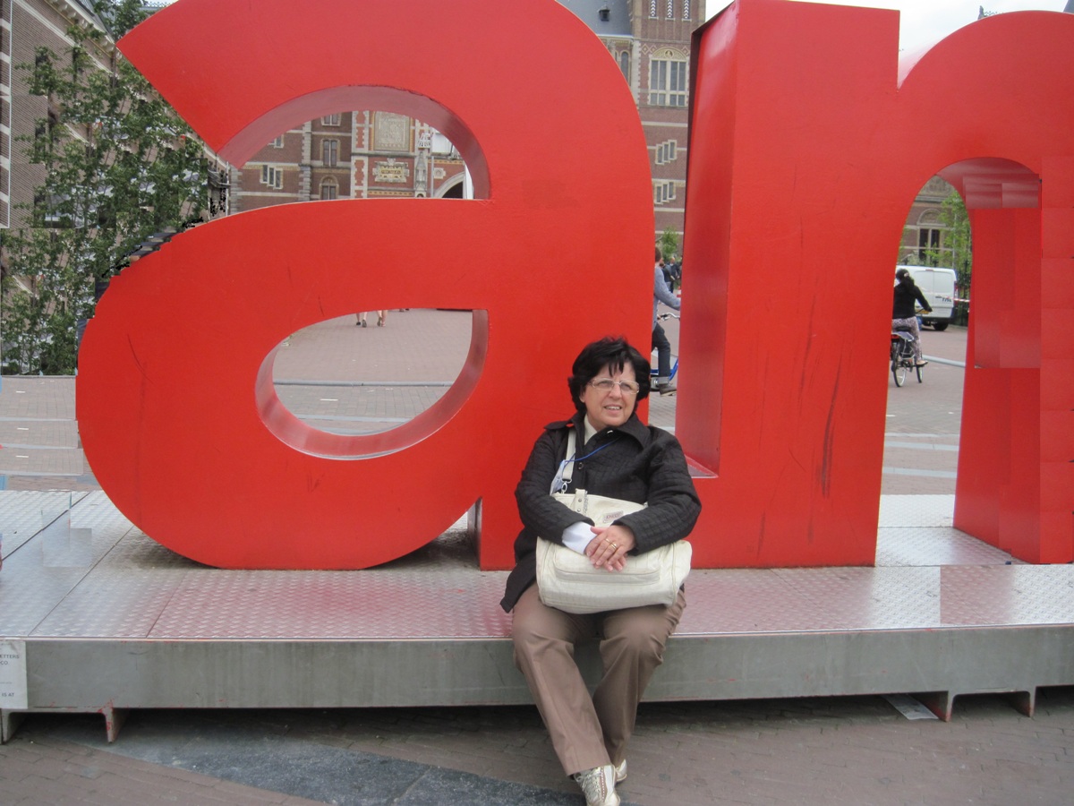 37- Amsterdam- Scritta del Logo turistico ed io